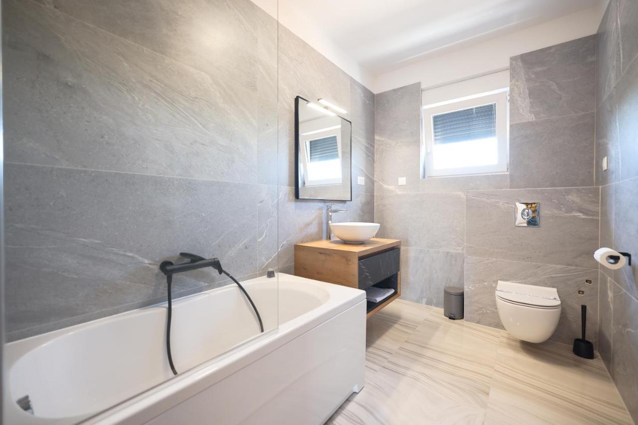 Rhapsody In Green - Luxury Villa In Zadar Crno Ngoại thất bức ảnh